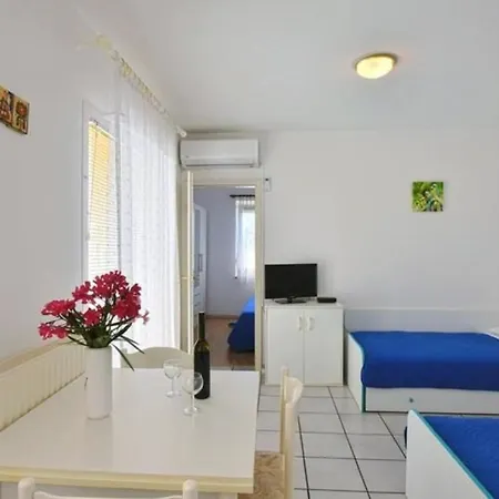 Apartment Ferienwohnung Fuer 4 Personen Ca 32 Qm In Porec, Istrien Istrische Riviera *