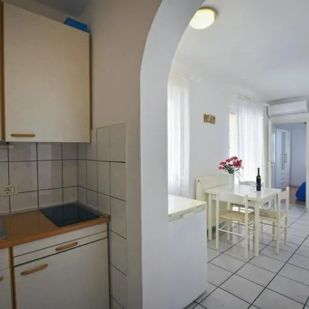 Apartment Ferienwohnung Fuer 4 Personen Ca 32 Qm In Porec, Istrien Istrische Riviera Porec