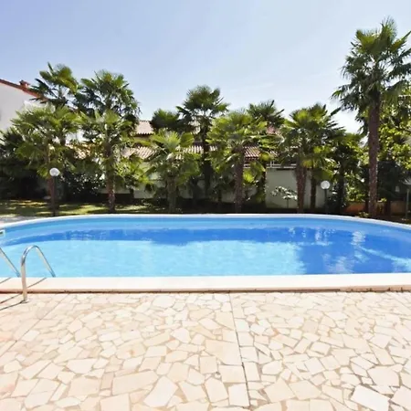 Ferienwohnung Fuer 4 Personen Ca 32 Qm In Porec, Istrien Istrische Riviera Apartment *